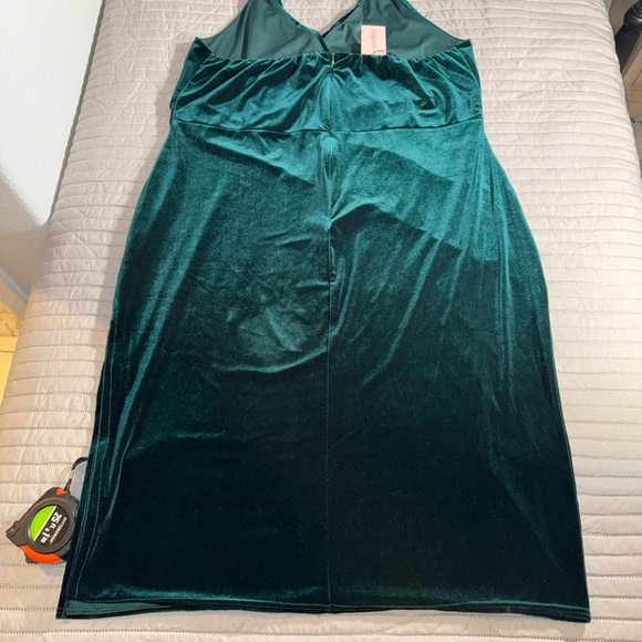 NWT Jaded Rose women’s Elegant Green Velvet Halter Dress plus size 26 - Picture 8 of 12